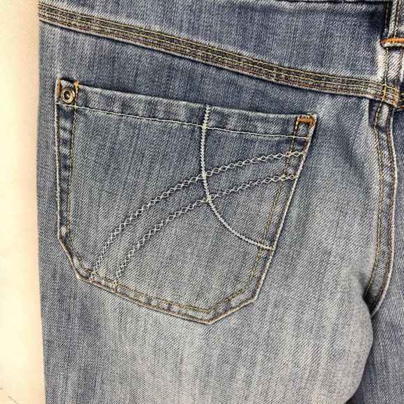 Fossil Classic Distressed Blue Jean Denim Capris - Picture 6 of 11